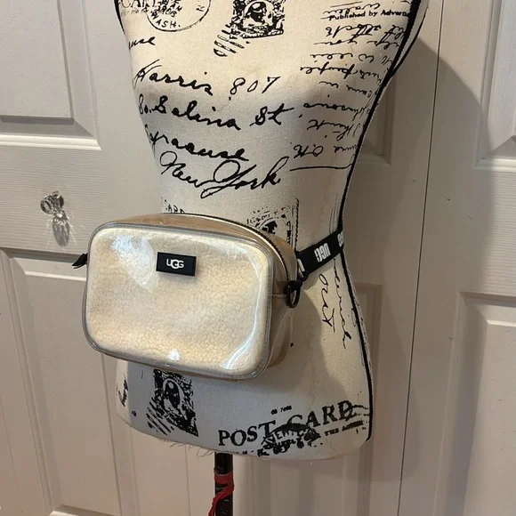 UGG Janey II Clear Convertible Crossbody/Fanny Pack Bag - Picture 11 of 11